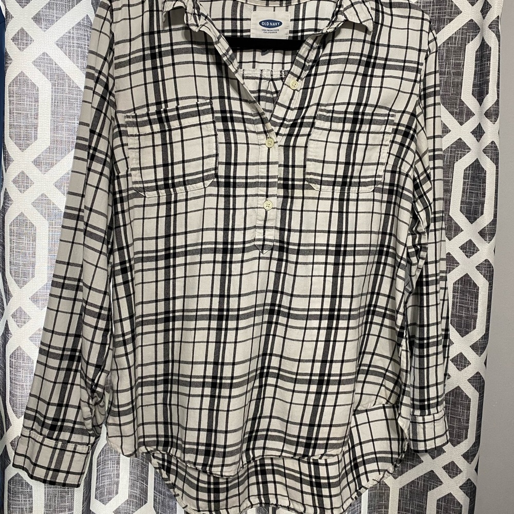 Old navy black/white plaid 3 button down top